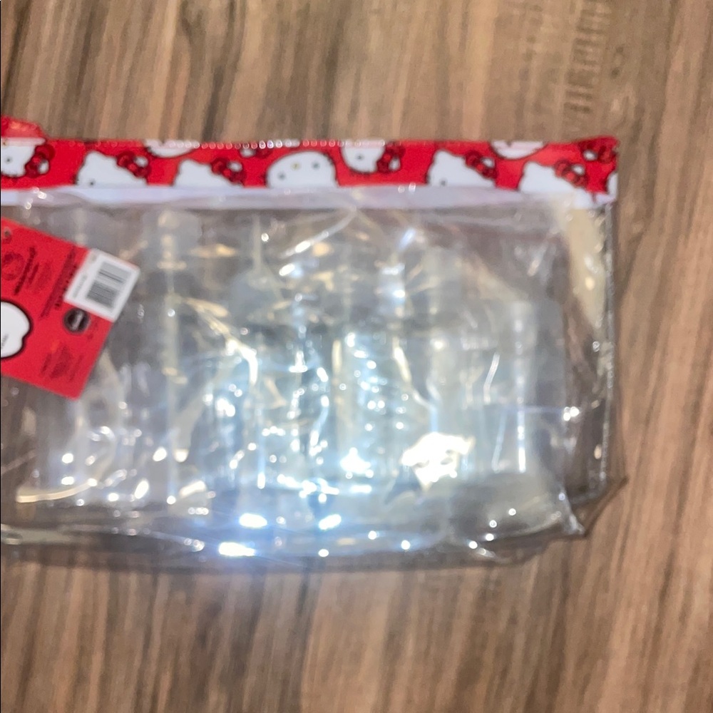 Hello Kitty Travel Bag - Picture 7 of 15